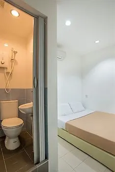 מלון ג'ורג' טאון Malabar Inn